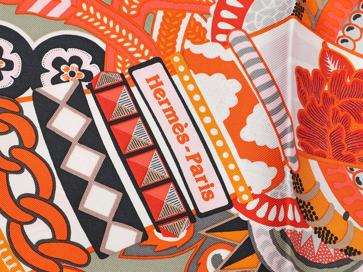 Discover the timeless elegance and versatility of the Hermès scarf
