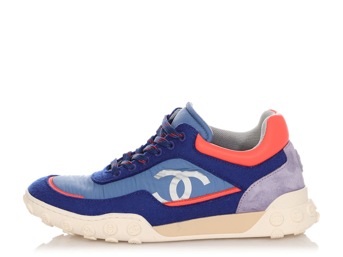 mekanisme satellit Sved Chanel Blue and Coral Sneakers
